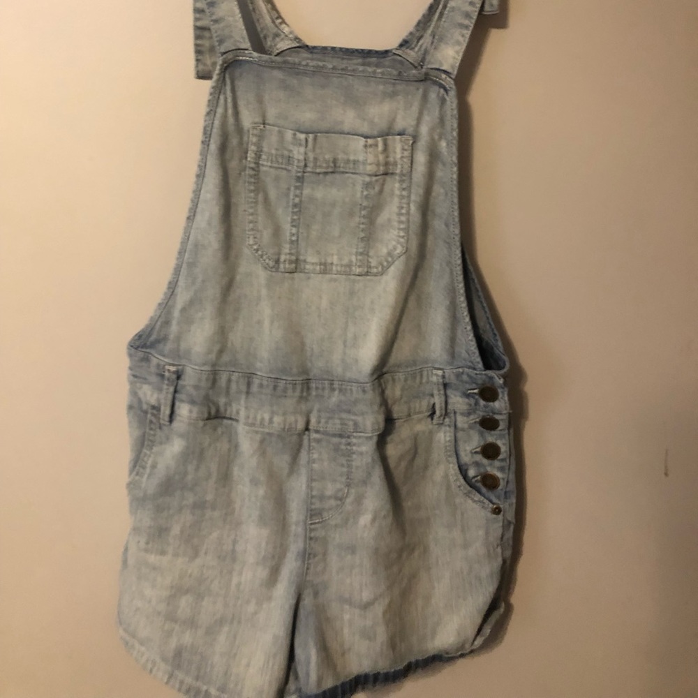 super cute bluejean overalls short